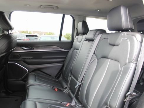 Used 2022 Jeep Grand Cherokee L Limited image 31