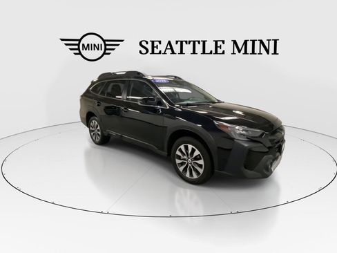 Used 2025 Subaru Outback Limited AWD/4WD image 2