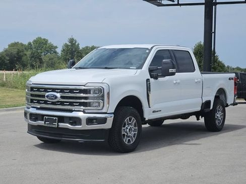 Used 2024 Ford F250 Lariat AWD/4WD image 3