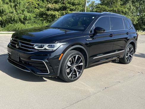 Used 2024 Volkswagen Tiguan SEL R-Line w/ MDO Package, Two-Row AWD/4WD image 4