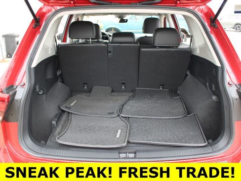Certified 2022 Volkswagen Tiguan SE w/ Panoramic Sunroof Package AWD/4WD image 28