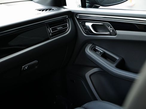 New 2026 Porsche Macan image 26