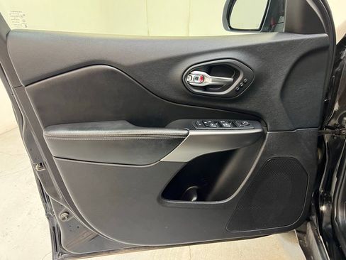 Used 2020 Jeep Cherokee Limited w/ Technology Group AWD/4WD image 13