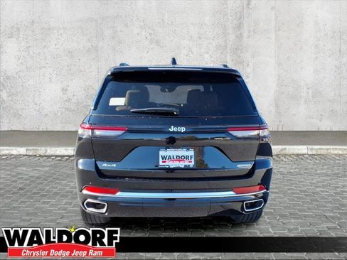 New 2025 Jeep Grand Cherokee Summit image 3