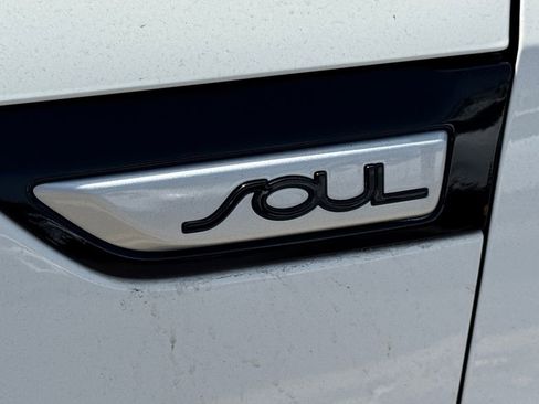 Used 2019 Kia Soul FWD image 23