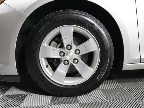 Used 2015 Chevrolet Malibu LT FWD image 9