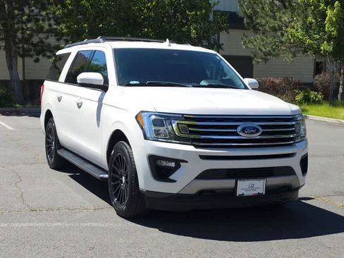 Used 2018 Ford Expedition Max XLT w/ Equipment Group 202A AWD/4WD image 3