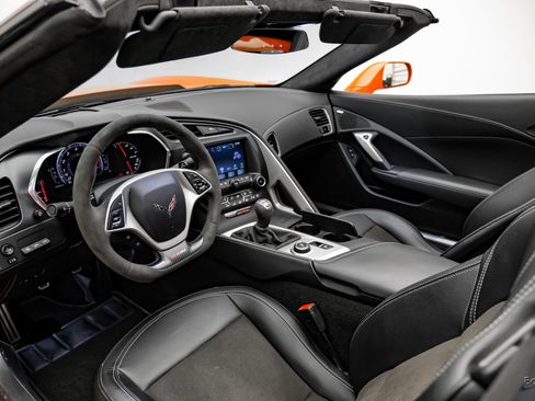Used 2019 Chevrolet Corvette Z06 RWD image 3