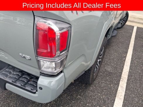Used 2022 Toyota Tacoma TRD Sport w/ TRD Premium Sport Package AWD/4WD image 5