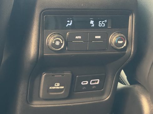 Used 2023 GMC Acadia SLT FWD image 25
