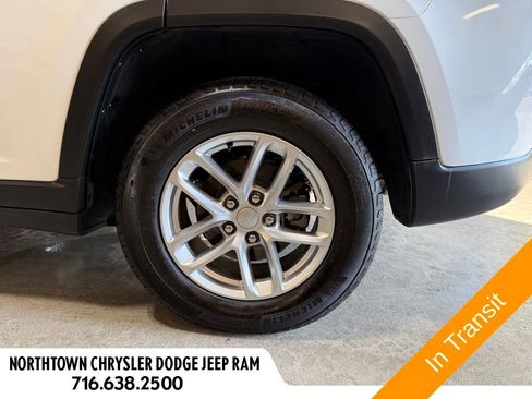 Used 2025 Jeep Grand Cherokee Laredo X w/ Luxury Tech Group I AWD/4WD image 39