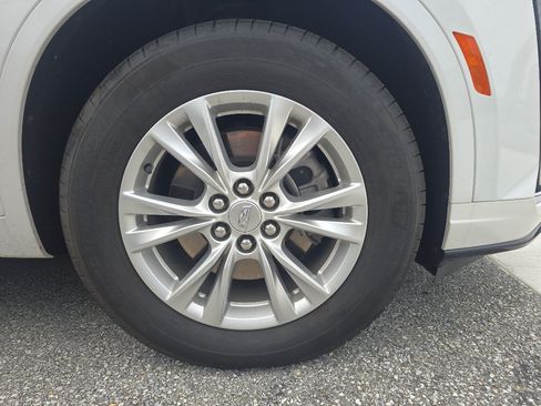 Certified 2025 Cadillac XT6 Luxury AWD/4WD image 5