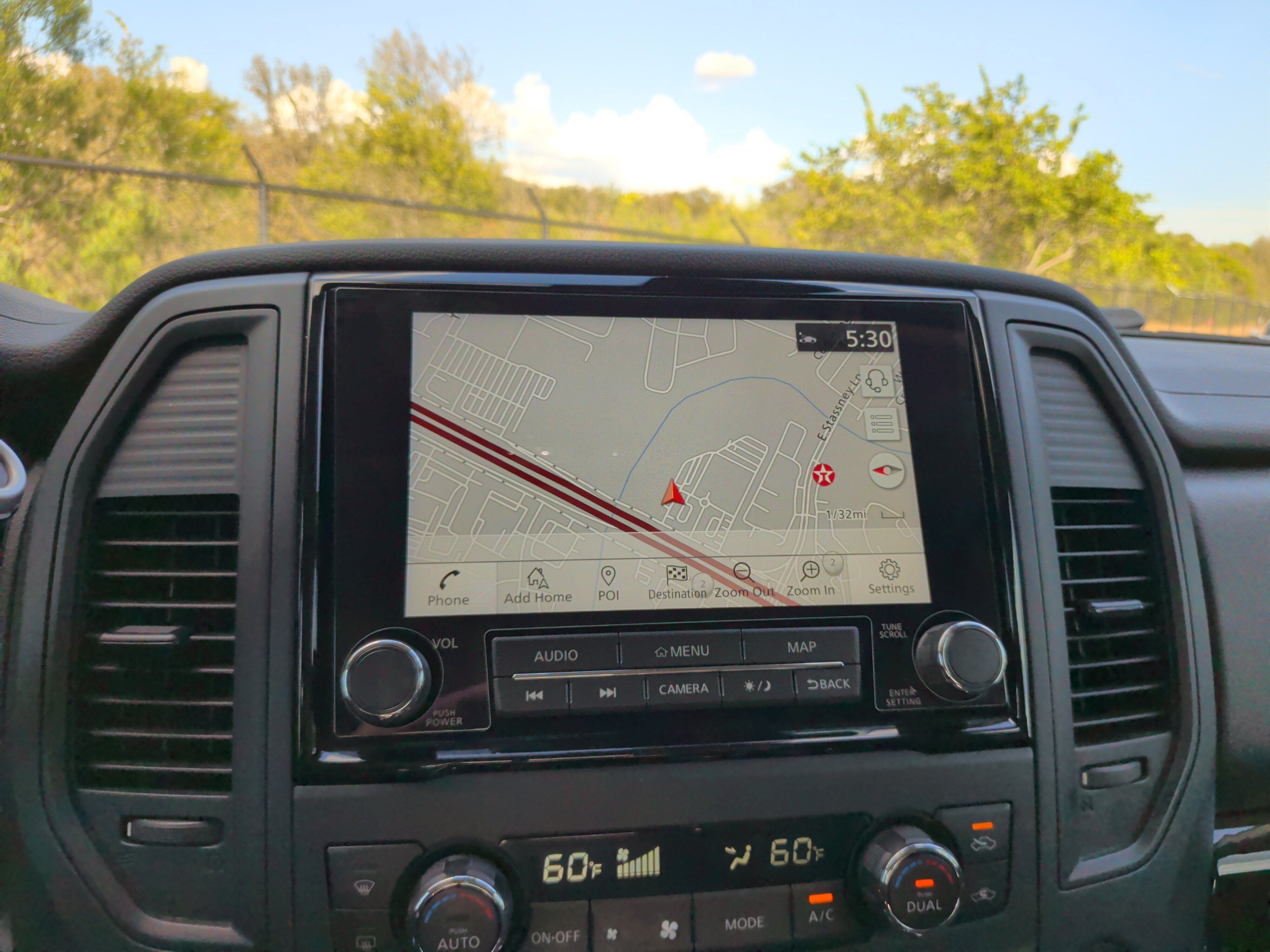 Used 2022 Nissan Titan SV w/ SV Convenience Package RWD image 17