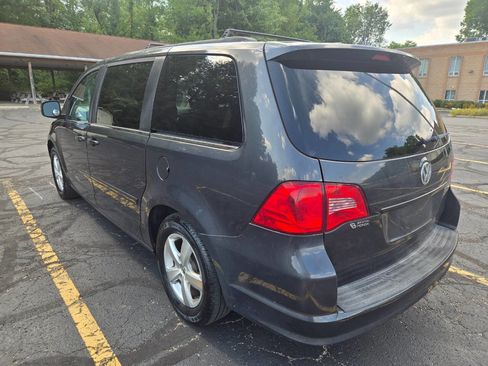 Used 2011 Volkswagen Routan SEL image 5