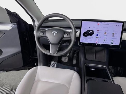 Used 2023 Tesla Model Y Long Range image 23
