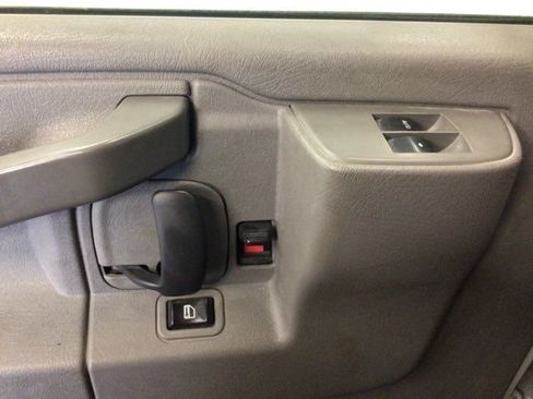 Used 2018 GMC Savana 2500 w/ Driver Convenience Package RWD image 17