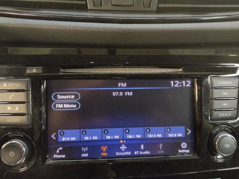 Used 2018 Nissan Rogue SV FWD image 25