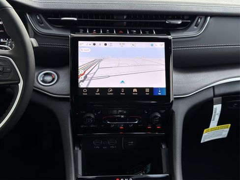 New 2025 Jeep Grand Cherokee Limited w/ Black Appearance Package image 14