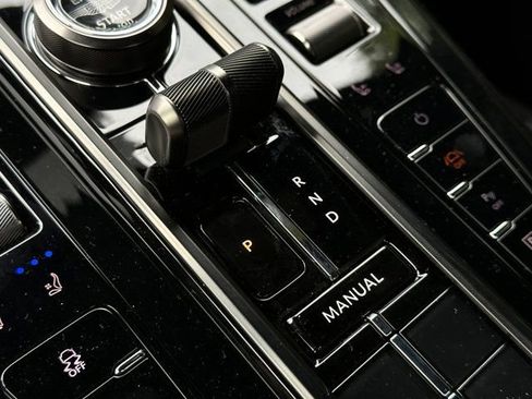 Used 2025 Aston Martin V8 Vantage Coupe image 24