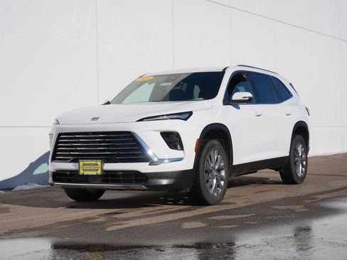 Used 2025 Buick Enclave Preferred image 7