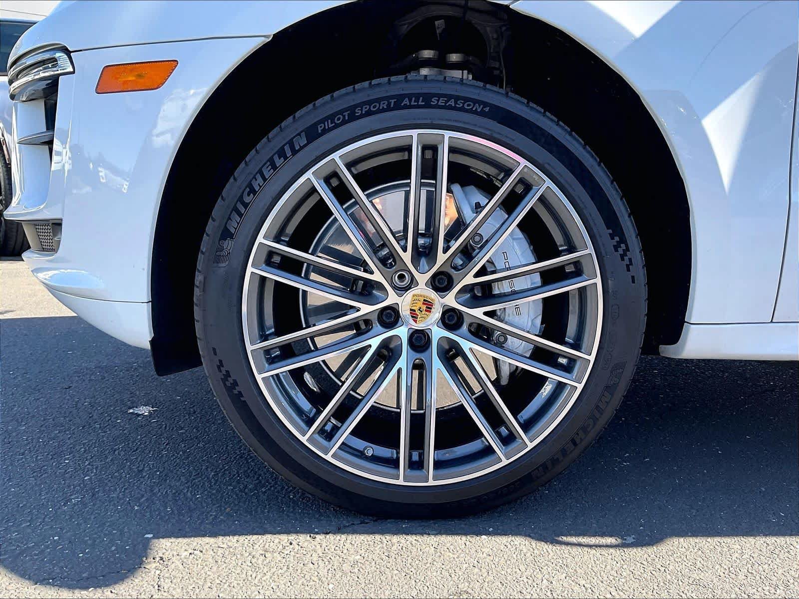 Used 2021 Porsche Macan Turbo AWD/4WD image 13