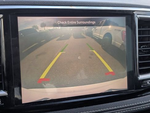 Used 2024 Chrysler Pacifica Limited FWD image 22