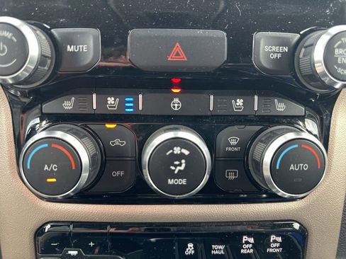 Used 2019 RAM 1500 Laramie AWD/4WD image 25