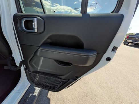 Used 2021 Jeep Wrangler Unlimited Sahara w/ Uconnect 4C Nav & Sound Group AWD/4WD image 25