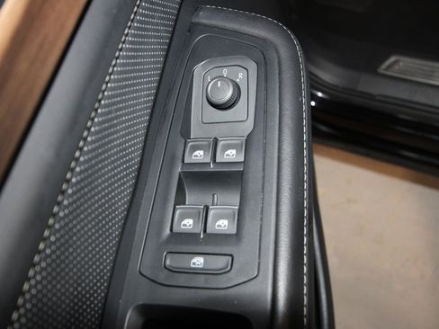 Used 2025 Volkswagen Atlas SE image 6