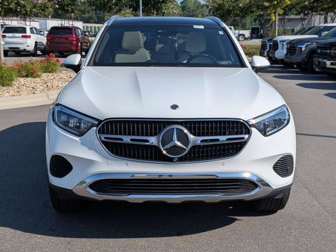 Used 2023 Mercedes-Benz GLC 300 4MATIC w/ Exclusive Trim Package image 8