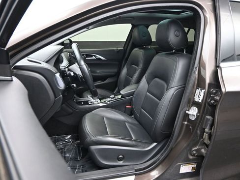 Used 2017 INFINITI QX30 Premium w/ Technology Package image 24