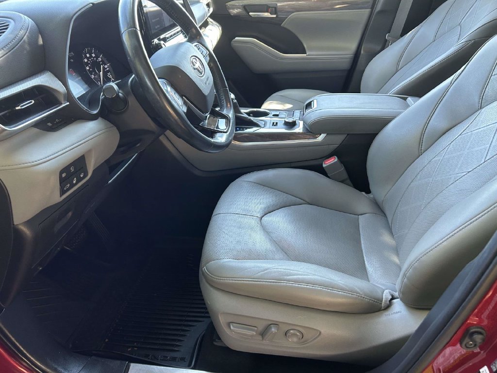 Used 2021 Toyota Highlander Platinum AWD/4WD image 11