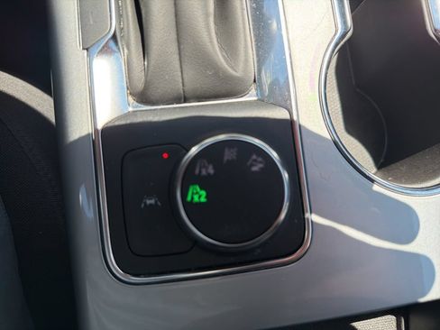 Used 2025 Chevrolet Blazer LT AWD/4WD image 16