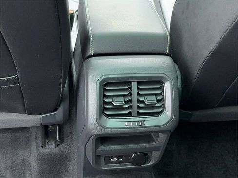 Used 2024 Volkswagen Tiguan SE R-Line image 42