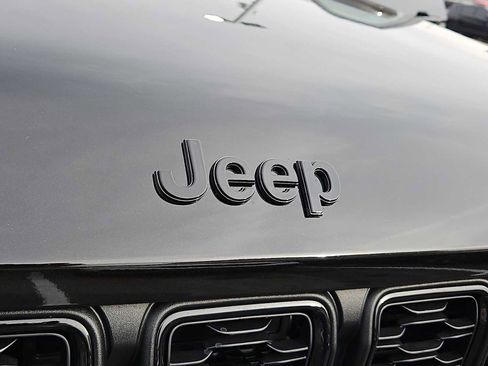 New 2025 Jeep Grand Cherokee L Laredo image 11