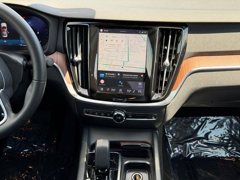 Certified 2025 Volvo S60 B5 Plus AWD/4WD image 14
