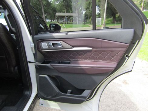 Certified 2025 Ford Explorer Platinum w/ Ultimate Package AWD/4WD image 23