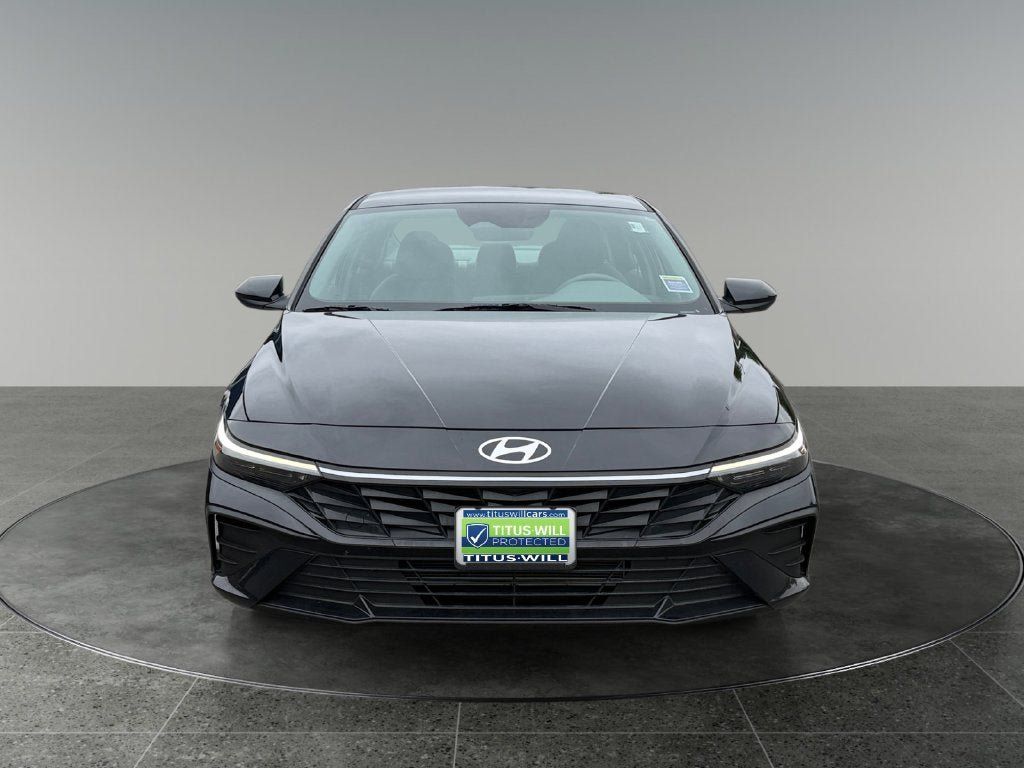 Used 2024 Hyundai Elantra SEL FWD image 2