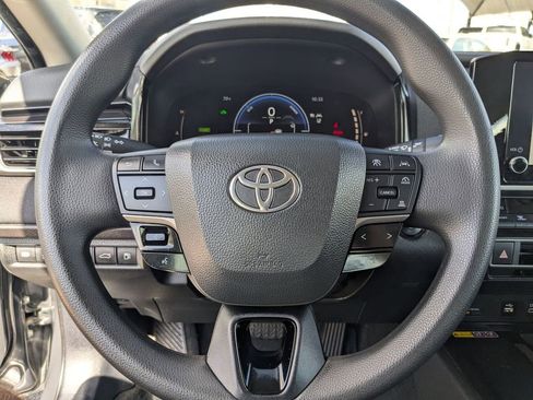 Used 2025 Toyota Camry LE FWD image 17