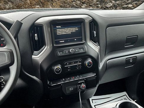 Used 2019 Chevrolet Silverado 1500 Custom Trail Boss w/ Custom Convenience Package image 6