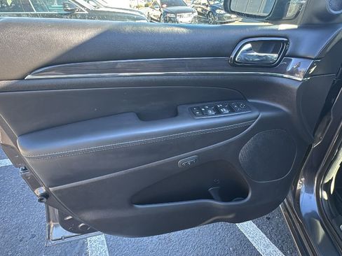 Used 2019 Jeep Grand Cherokee Overland image 9