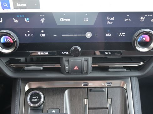 Used 2024 Lexus GX 550 w/ Cold Area Package AWD/4WD image 28