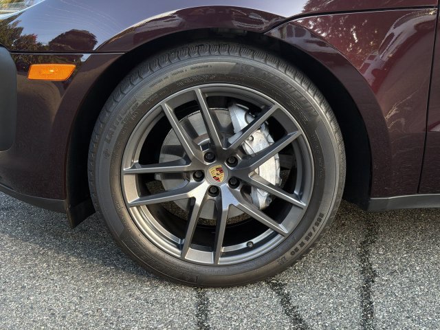 Used 2023 Porsche Macan Turbo AWD/4WD image 10