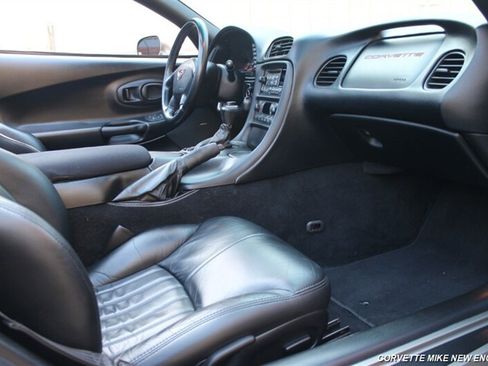 Used 2000 Chevrolet Corvette Coupe w/ Memory Pkg RWD image 32