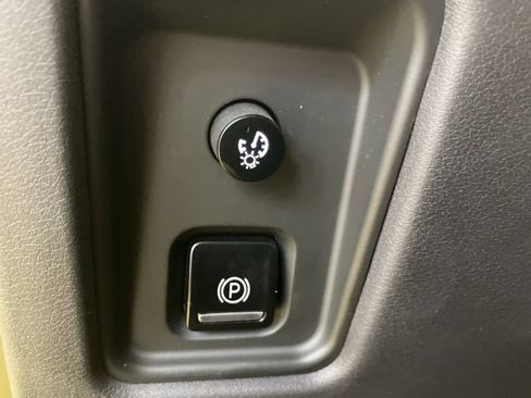 Used 2020 Chevrolet Corvette Stingray Coupe w/ 1LT image 15