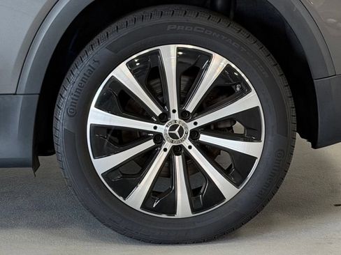 Used 2023 Mercedes-Benz GLB 250 4MATIC w/ Premium Package image 8
