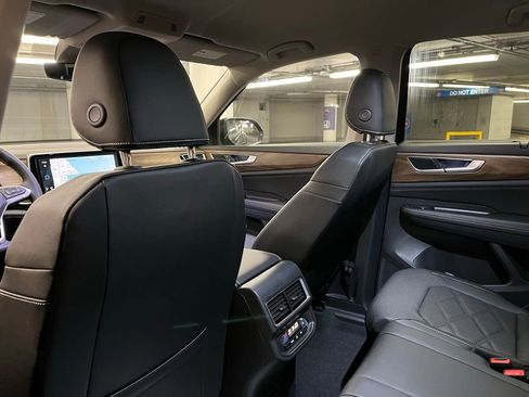 New 2025 Volkswagen Atlas SE image 23