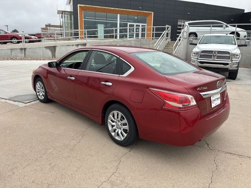 Used 2013 Nissan Altima 2.5 S FWD image 3