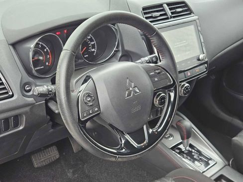 Used 2023 Mitsubishi Outlander Sport LE image 2