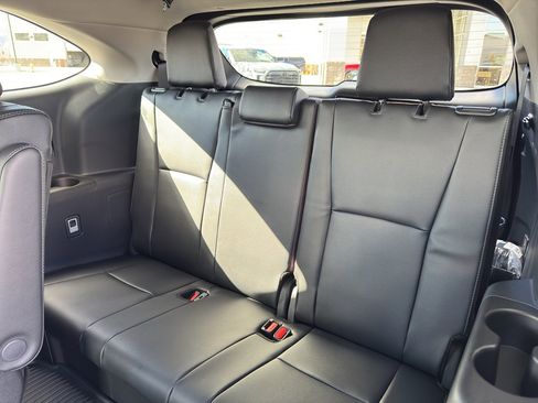New 2026 Toyota Highlander Limited image 9